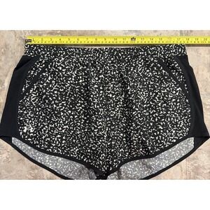 Under Armour Women's Running Short Black & White XL Pockets Built In Liner